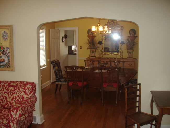 Building Photo - 505 Oxford Pl