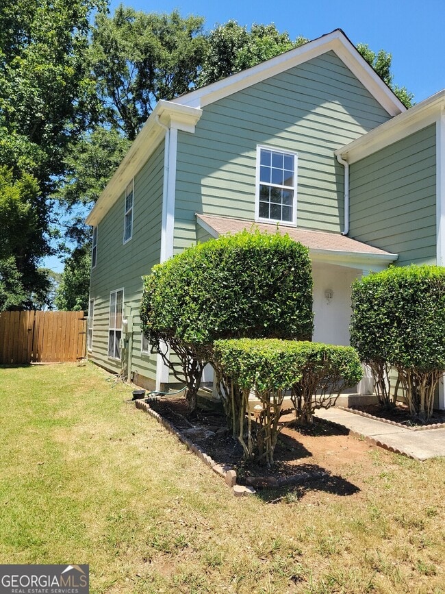 Building Photo - 3111 Linden Dr