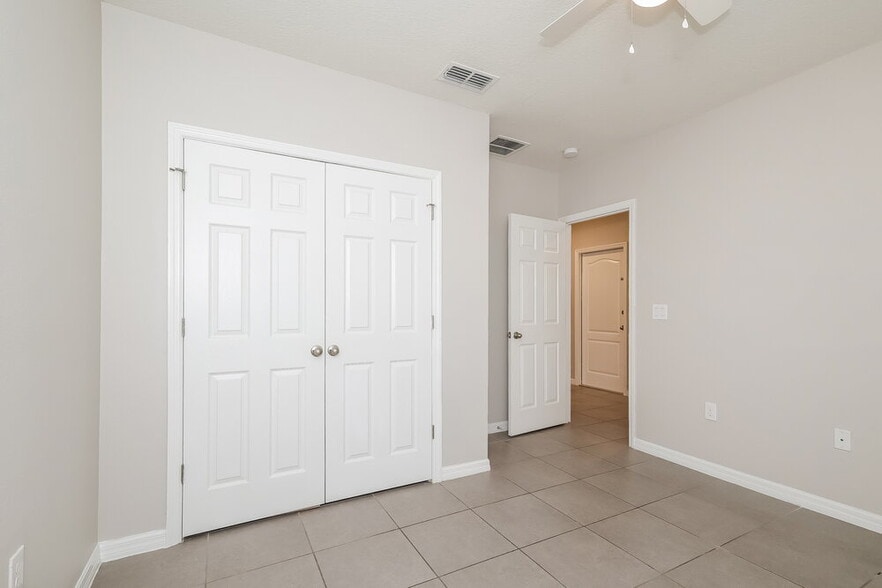 Building Photo - 1236 Amazon Dr