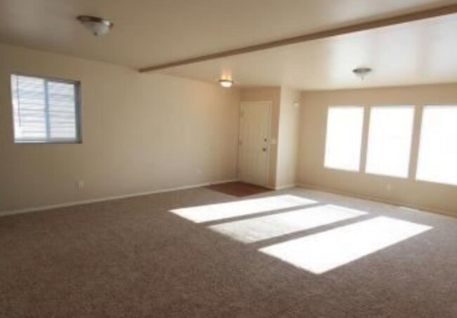 Building Photo - 4 Bedroom Townhome in Hawks Ridge by MSU