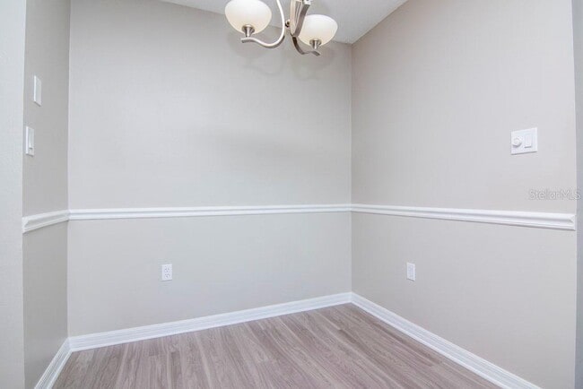 Building Photo - 302 Lake Parsons Green