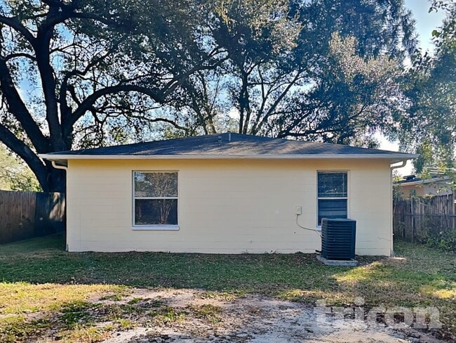 Building Photo - 8312 N Orangeview Ave