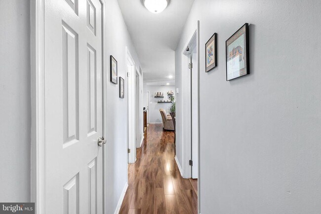 Building Photo - 1102 Diamond Dr