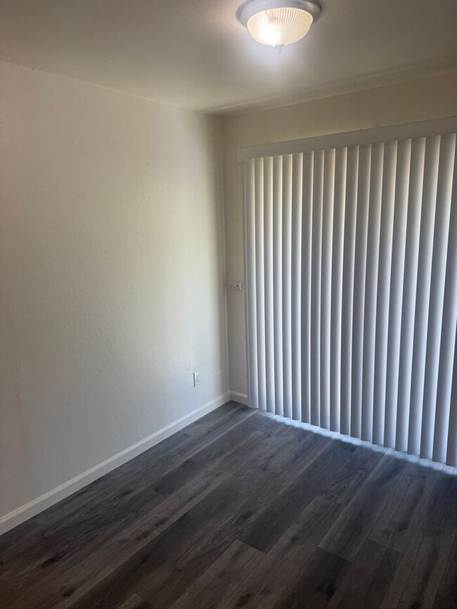 Building Photo - Beautiful 2 bedroom 1 bath home