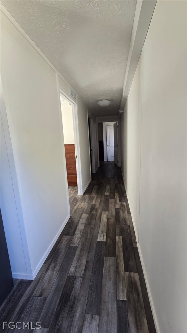 Building Photo - 4850 Pioneer 16th St