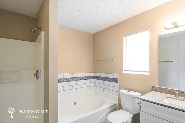 Building Photo - 101 Live Oak Dr