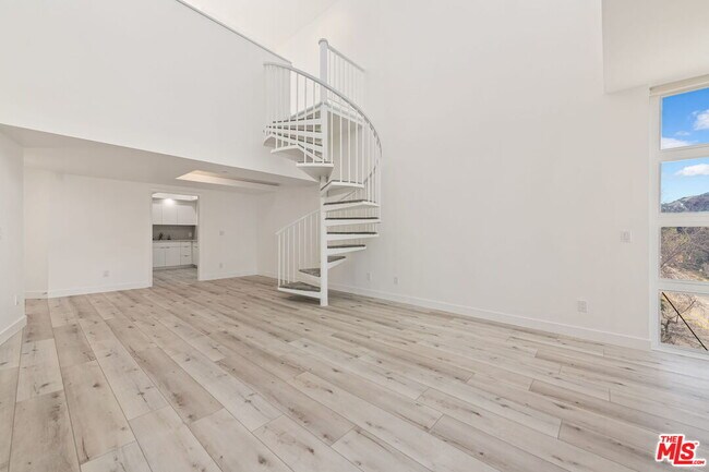 Building Photo - 171 N Church Ln