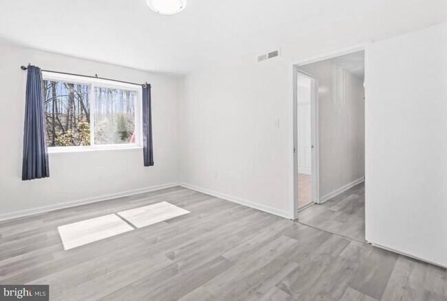 Building Photo - 10025 Fair Wds Dr