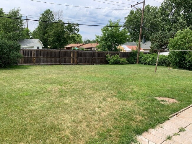 Building Photo - 3 Bedroom, 1 Bath House for Rent