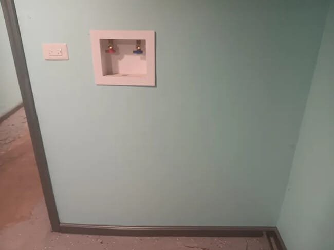 Building Photo - 5005 W Chicago Ave