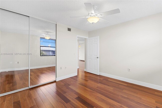 Building Photo - 1524 Whitehall Dr