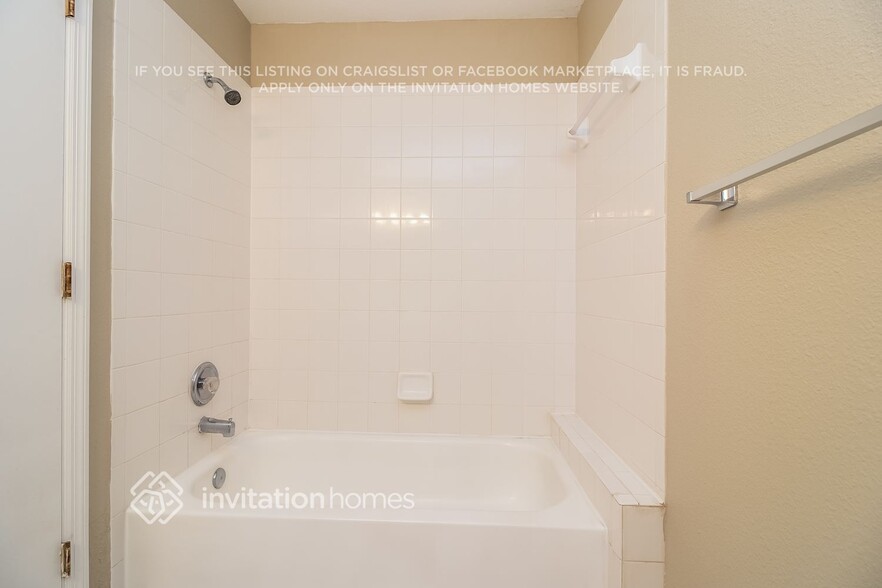 Building Photo - 12521 Dawn Vista Dr