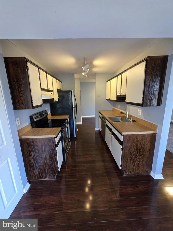 Building Photo - 9553 Battery Heights Blvd