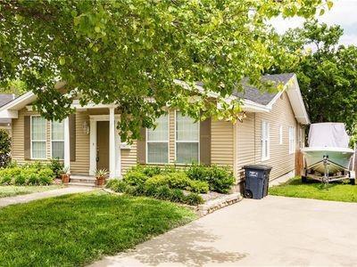 Building Photo - 1817 Thomas Pl