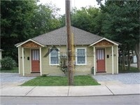 Building Photo - 405 Granbury St