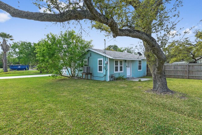 Building Photo - 822 N Ann St