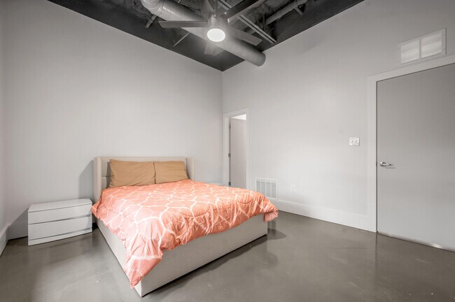 Building Photo - 480 Skain Ave