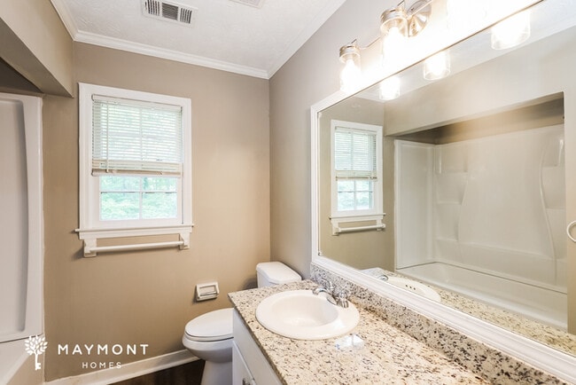 Building Photo - 535 Westbridge Dr