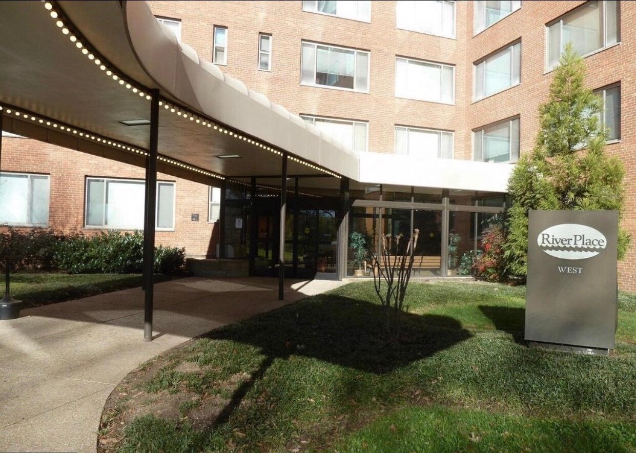 Building Photo - 1111 Arlington