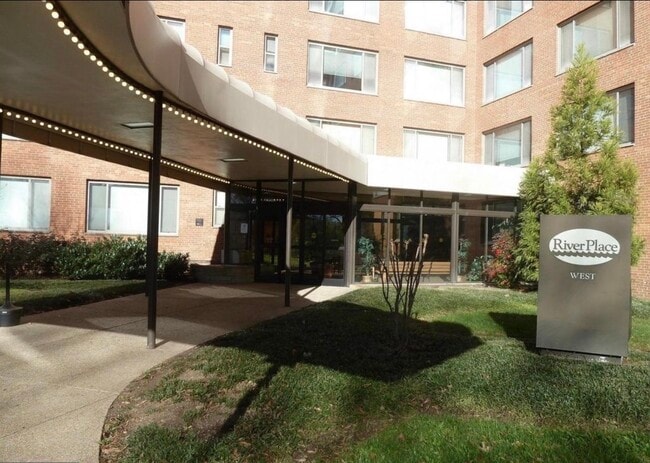 Building Photo - 1111 Arlington Blvd