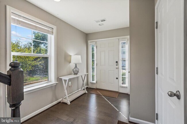 Primary Photo - 43596 Mirror Terrace