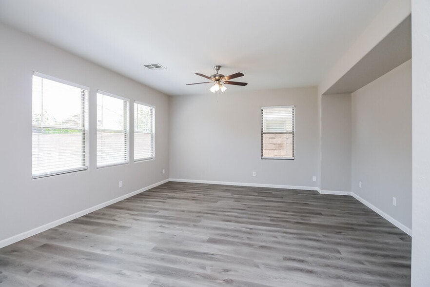 Building Photo - 4515 E Oxford Ln