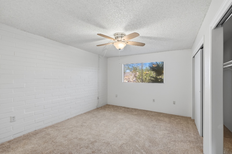 Building Photo - 359 N Calle Del Chancero