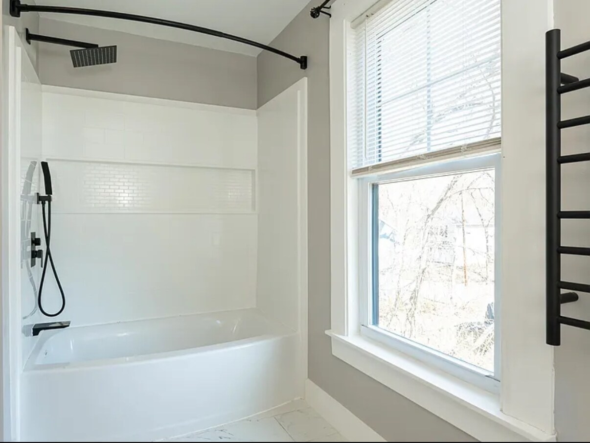 Bathroom 1 - 39 South Ave