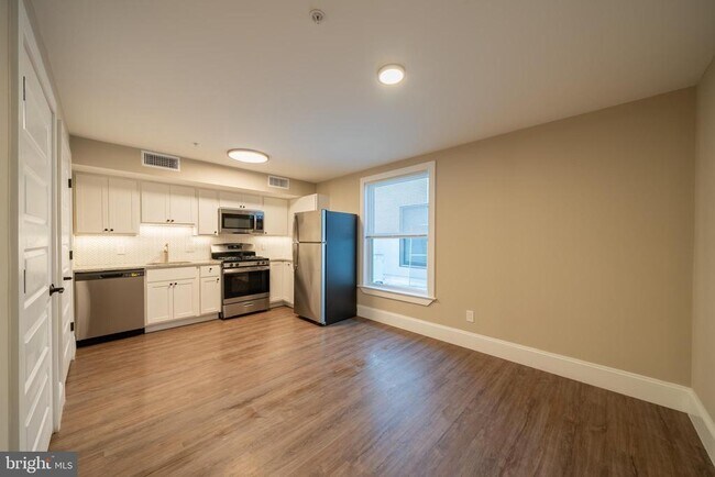 Primary Photo - 29 E Gay St