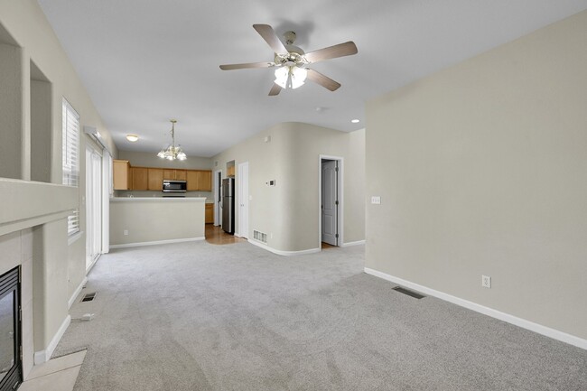 Building Photo - $2,250 - 4 Bed,2.5 Bathroom Home  in Color...
