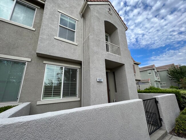 Building Photo - 507 Dante Cir