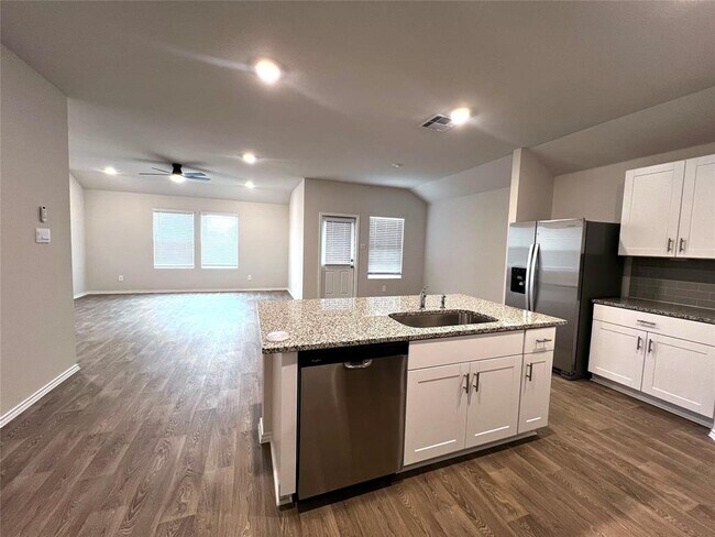 Building Photo - 211 Wirecrested Dr