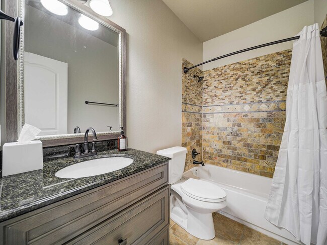 Building Photo - 200 Cove Dr