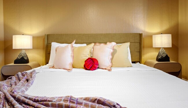 Building Photo - 2431 E Laurel St