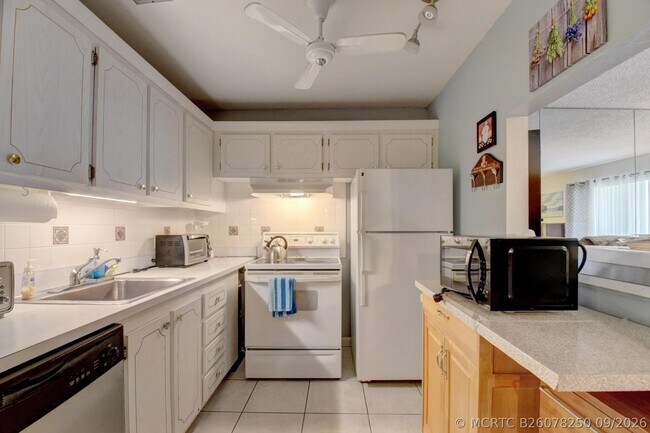 Building Photo - 400 Village Green Cir W