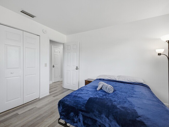Building Photo - 4862 Andros Dr