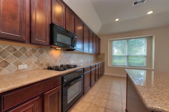 Building Photo - 6906 Patterson Dr