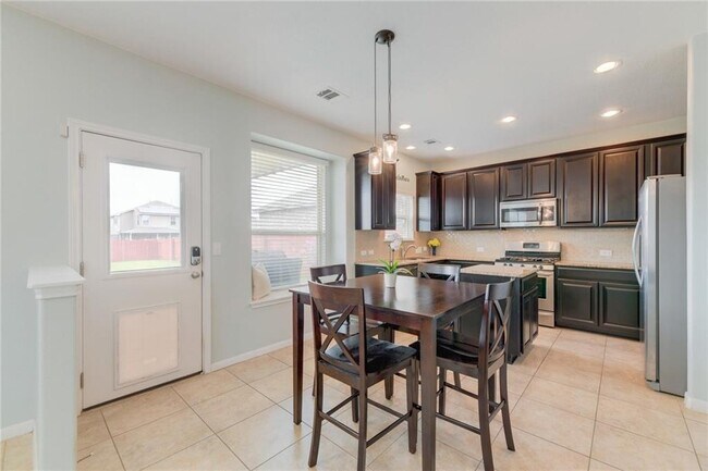 Building Photo - 113 Checkerspot Ct