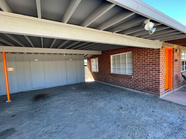 Building Photo - Mid-Century Modern Style Two Bedroom W/ A/C and Yard at The Richey!