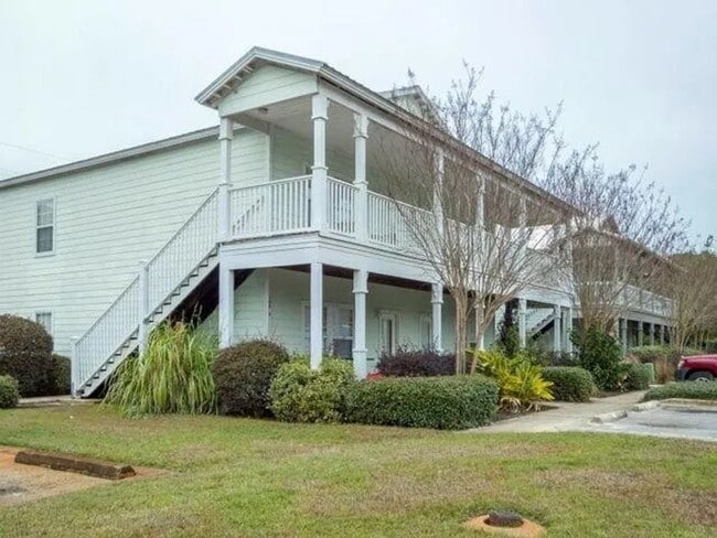 Building Photo - 2 Bedroom, 2 Bathroom Townhouse located in Beautiful Santa Rosa Beach