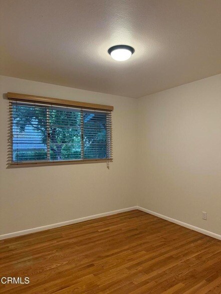 Building Photo - 5651 N Bryn Mawr St