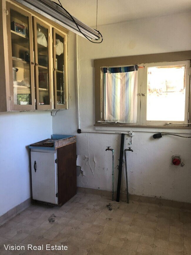 Building Photo - 2 br, 1 bath House - 144 S State