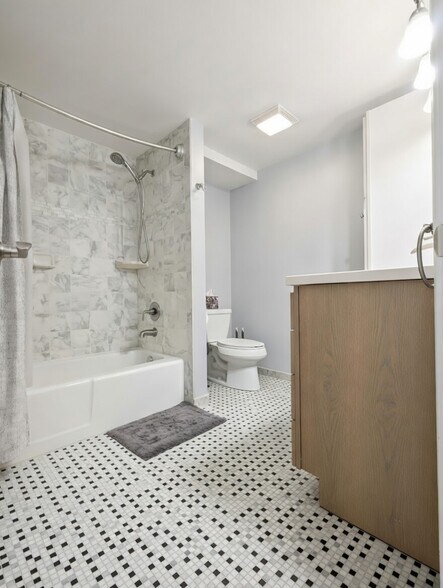 Building Photo - 204 E Bailey Rd