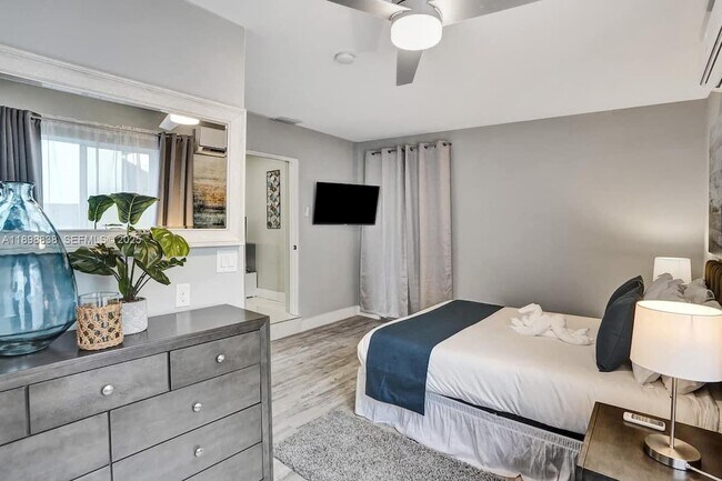 Building Photo - 1321 S 16th Ave