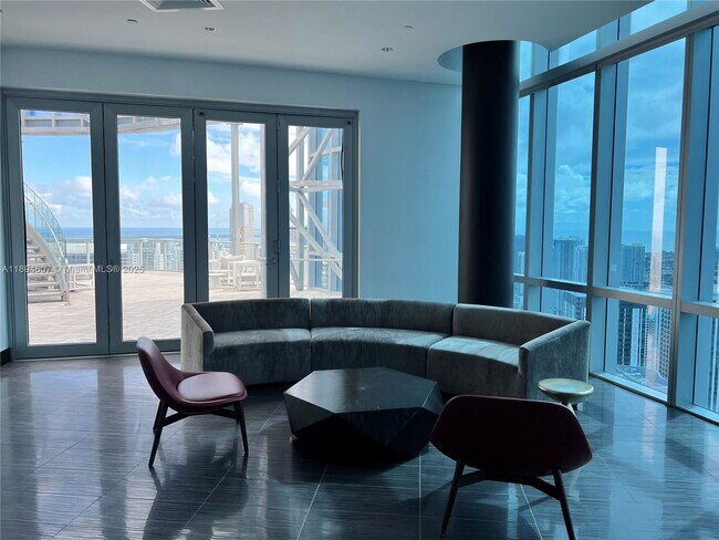 Building Photo - 851 NE 1st Ave