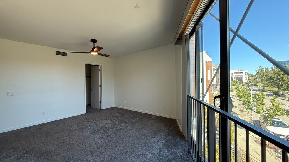 Building Photo - 488 Garden St