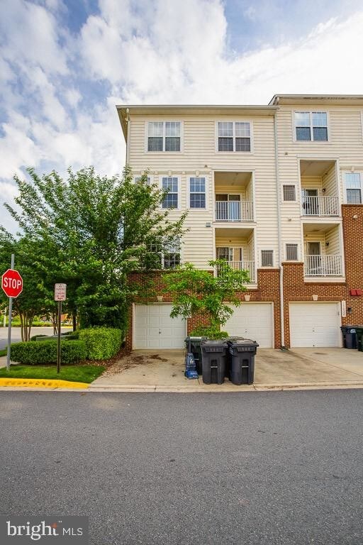 Building Photo - 15426 Rosemont Manor Dr