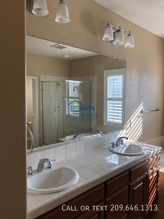 Building Photo - 2704 Acapulco Way