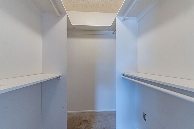 Building Photo - 4501 W Cinnabar Ave