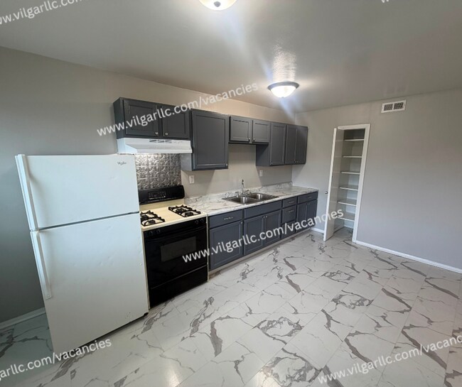 Building Photo - Very spacious  2 Bedroom • 1 Bathroom home.